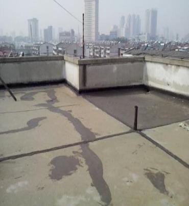 双鸭山市漏水维修 楼顶漏水是什么原因，楼顶漏水维修方法是什么?